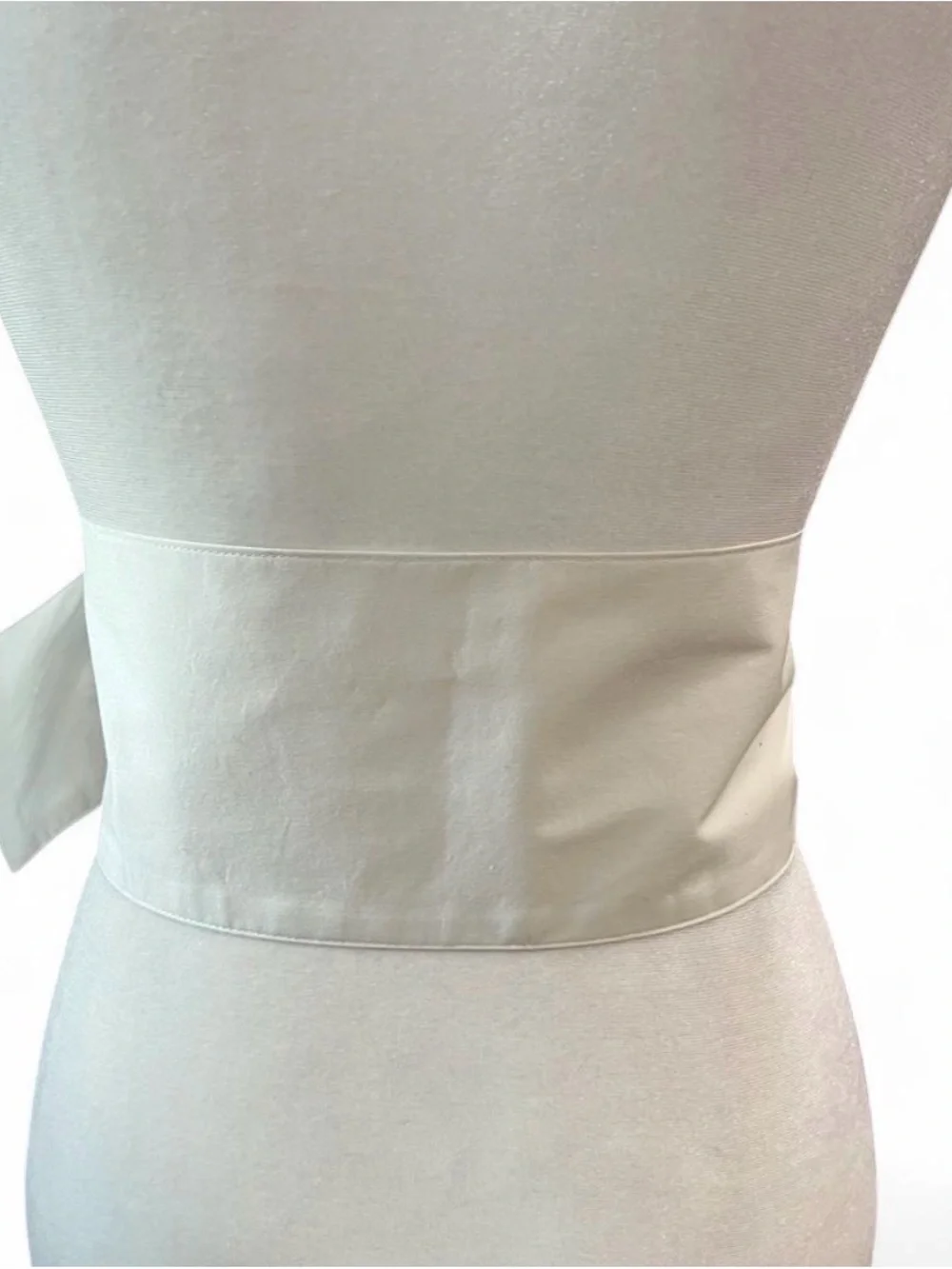 Wide White Cloth Belt With Brown Circular Buckle